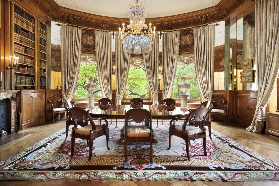 Huge dining room with oval dining table that seats eight people Huge dining room with oval dining table that seats eight people