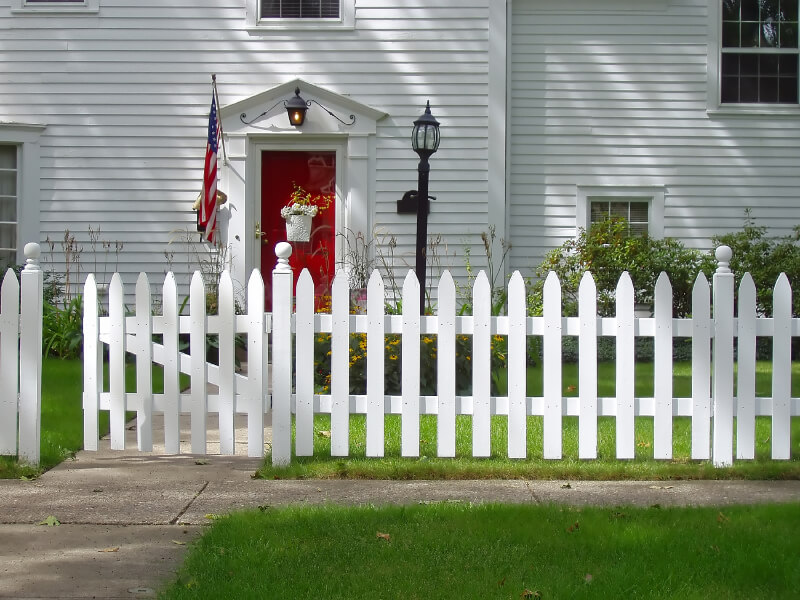  number of white picket fence ideas for your front and back yards