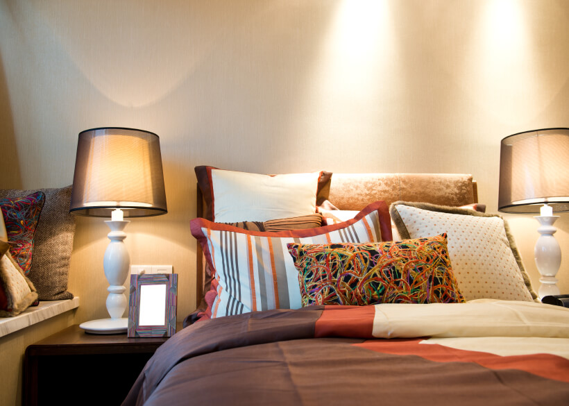 50 Decorative King and Queen Bed Pillow Arrangements & Ideas (PICTURES)