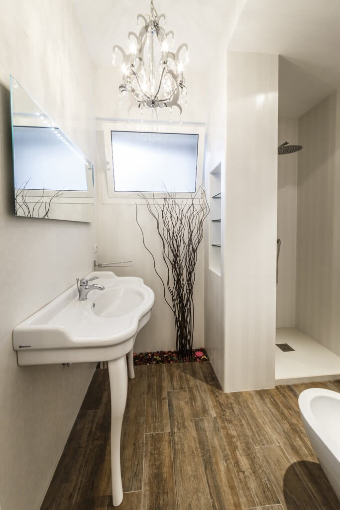 Small Bathroom Chandeliers 41 bespoke bathrooms with glittering chandeliers | home stratosphere Small Bathroom Chandeliers 41 bespoke bathrooms with glittering chandeliers | home stratosphere