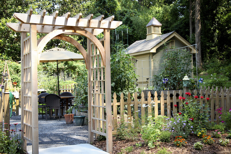 32 Backyard Arbor