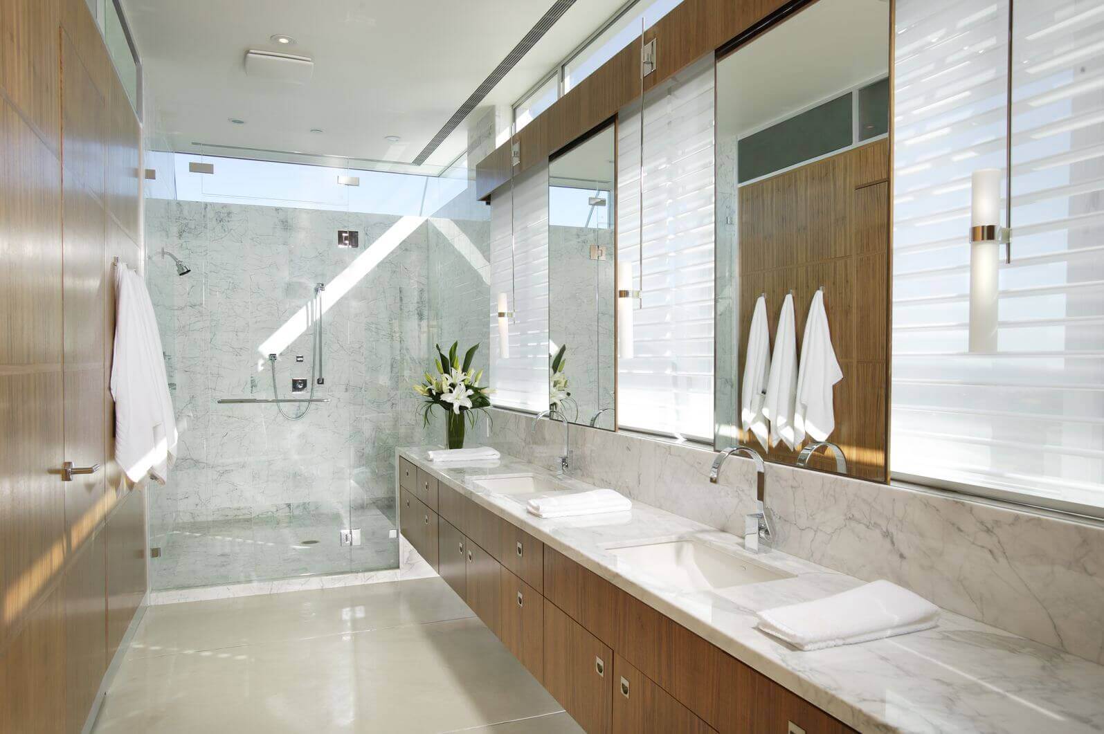 40 Luxurious Master Bathrooms Most with Incredible Bathtubs