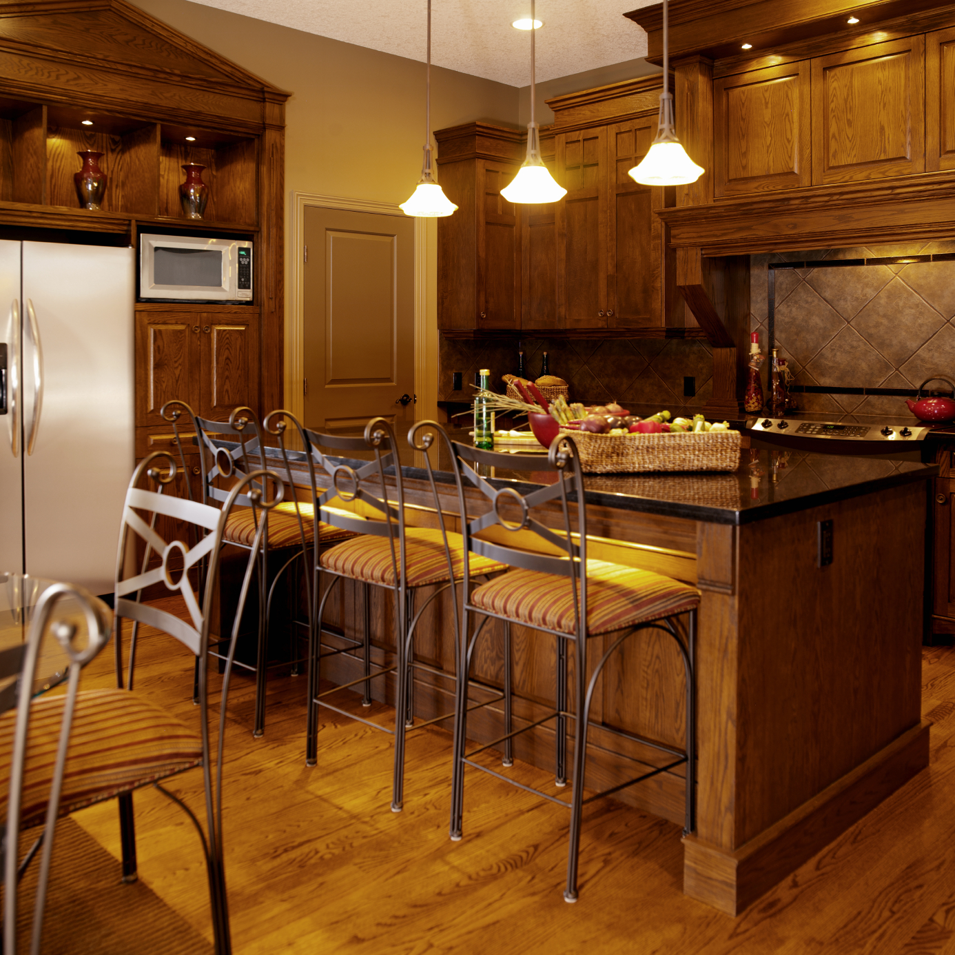 12 Warm And Inviting Kitchen Designs With Wood Accents