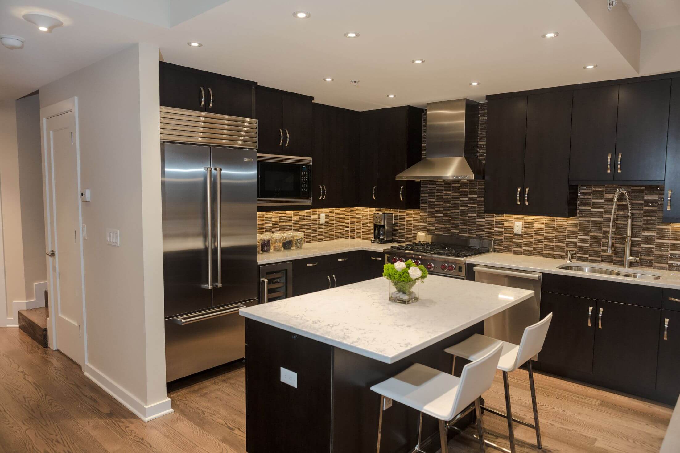 Dark kitchen cabinets with light granite backsplash ideas. dark ...