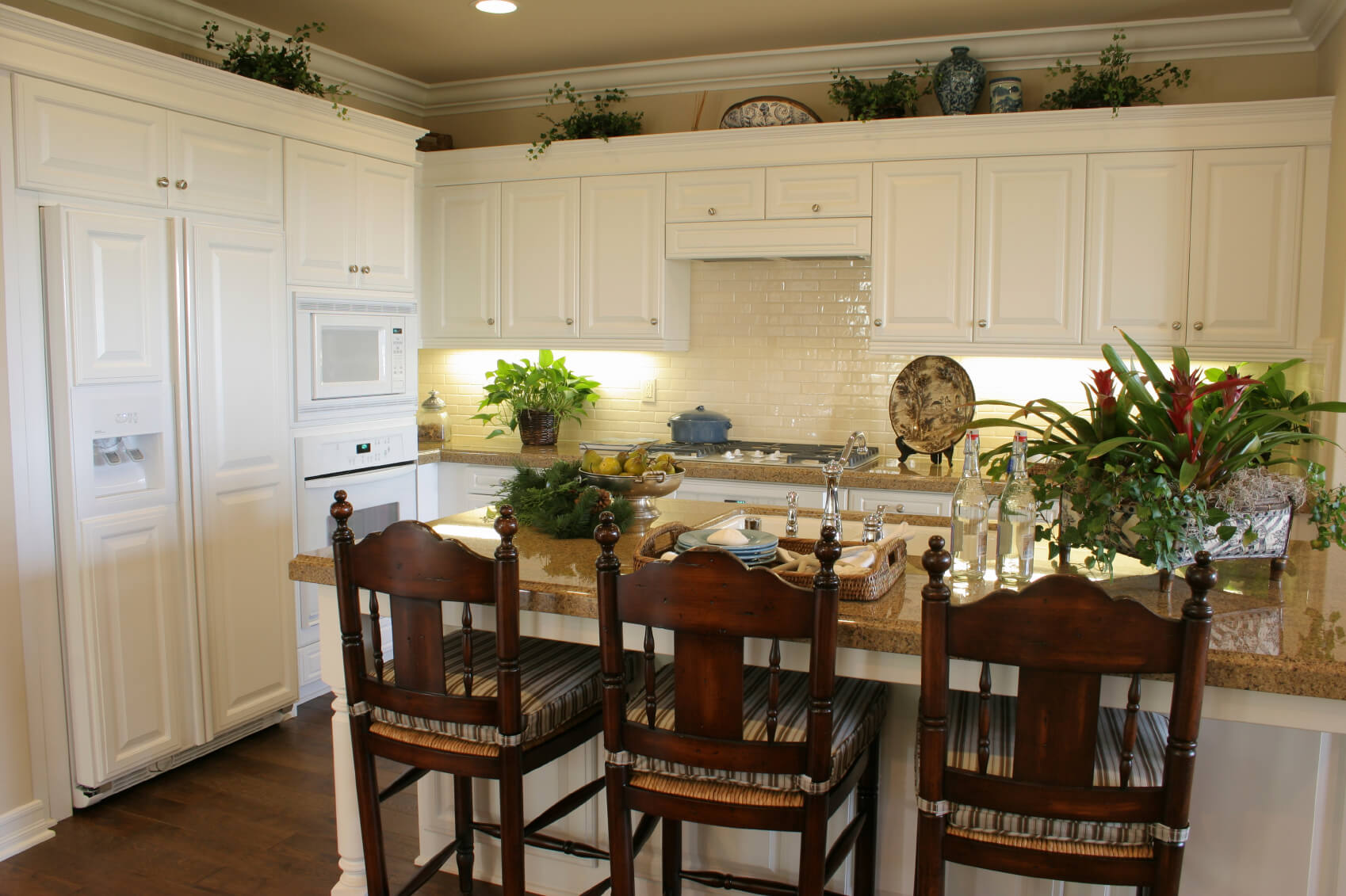41 white kitchen interior design & decor ideas (pictures)
