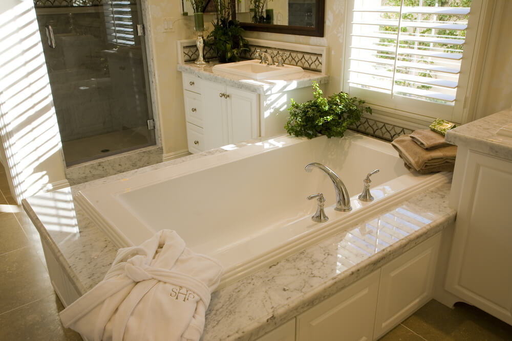 24 Luxury Master Bathroom Designs with Centered Soaking Tubs