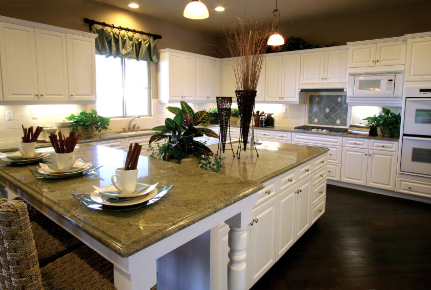 35 Striking White Kitchens with Dark Wood Floors (PICTURES)