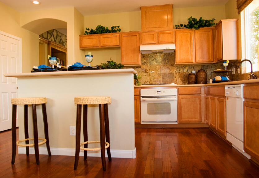 34 kitchens with dark wood floors (pictures)