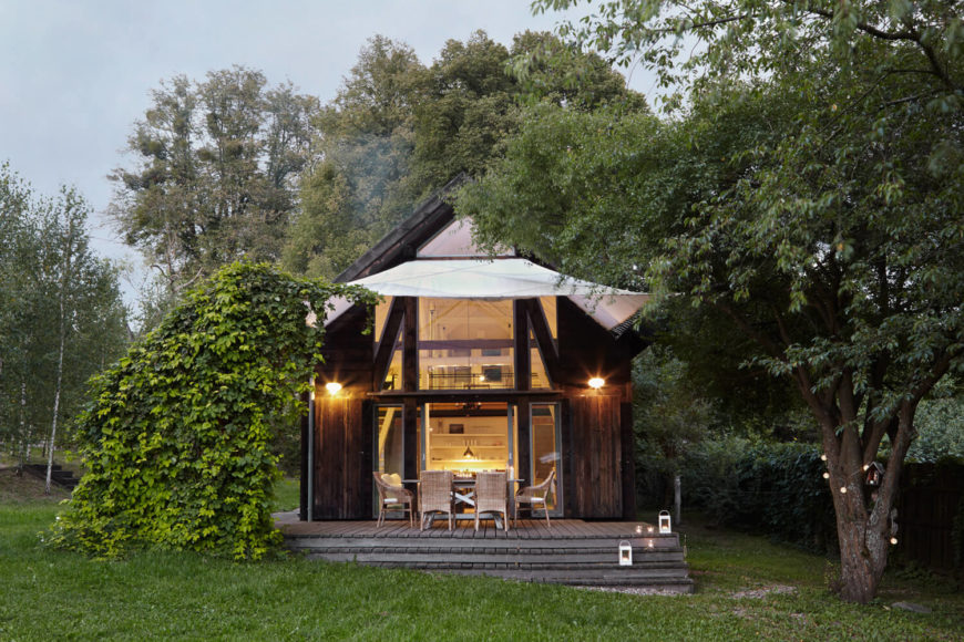 The original barn structure has been completely gutted and redone, with rustic styled wood wrapping the exterior. Vertical expanses of windows open the interior up. The original barn structure has been completely gutted and redone, with rustic styled wood wrapping the exterior. Vertical expanses of windows open the interior up.