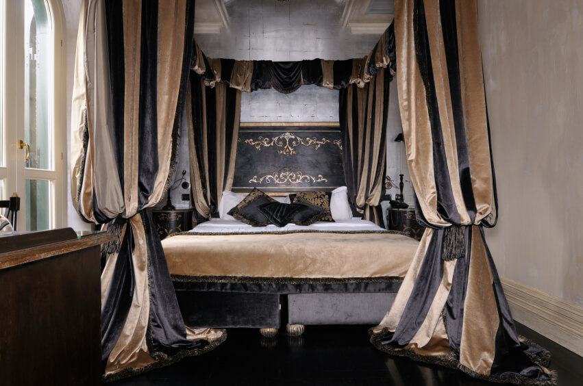 18 Master Bedrooms Featuring Canopy Beds and Four Poster 