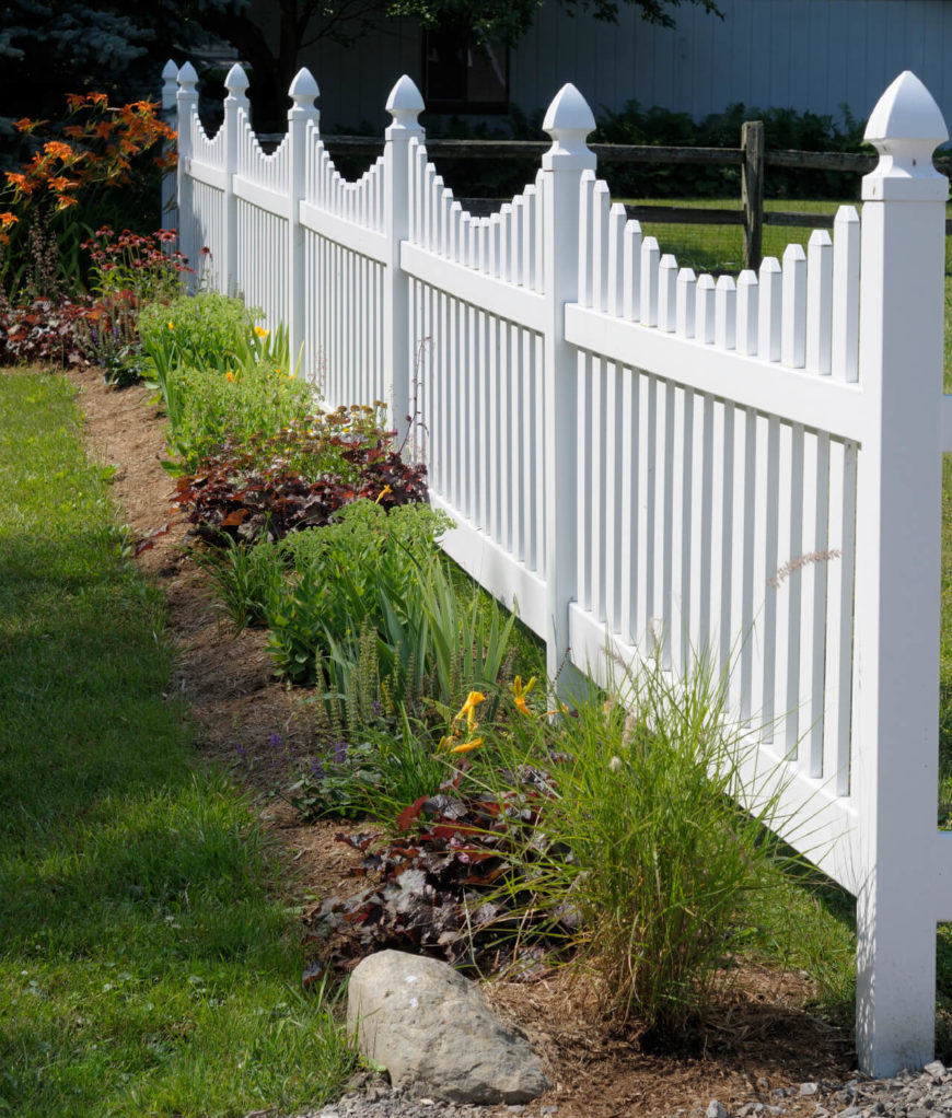 22 Vinyl Fence Ideas For Residential Homes