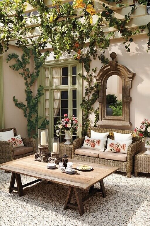 Another interesting thing you can do with your vines is to let them hang from the ceiling. Draped vines create a fabulous Roman villa feel that is luxurious and fun. Another interesting thing you can do with your vines is to let them hang from the ceiling. Draped vines create a fabulous Roman villa feel that is luxurious and fun.